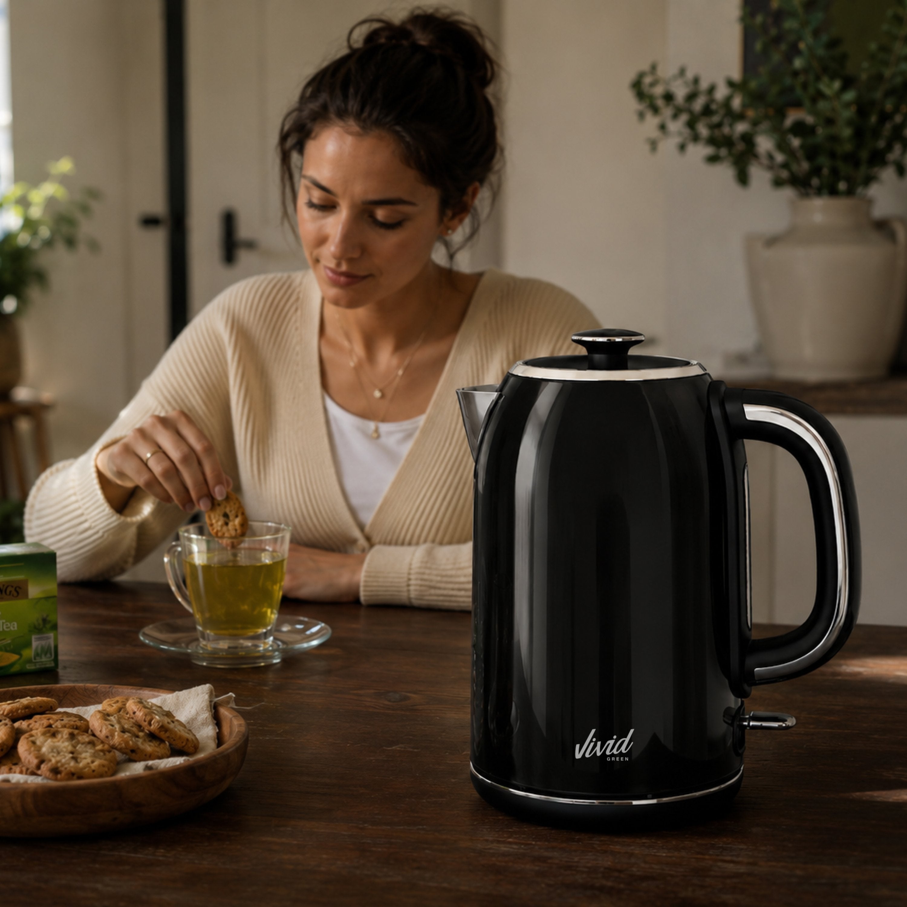 Vivid Green Luxe Waterkoker 1.7L - Retro Design - 2200W - BPA-vrij - 360° - RVS - Zwart