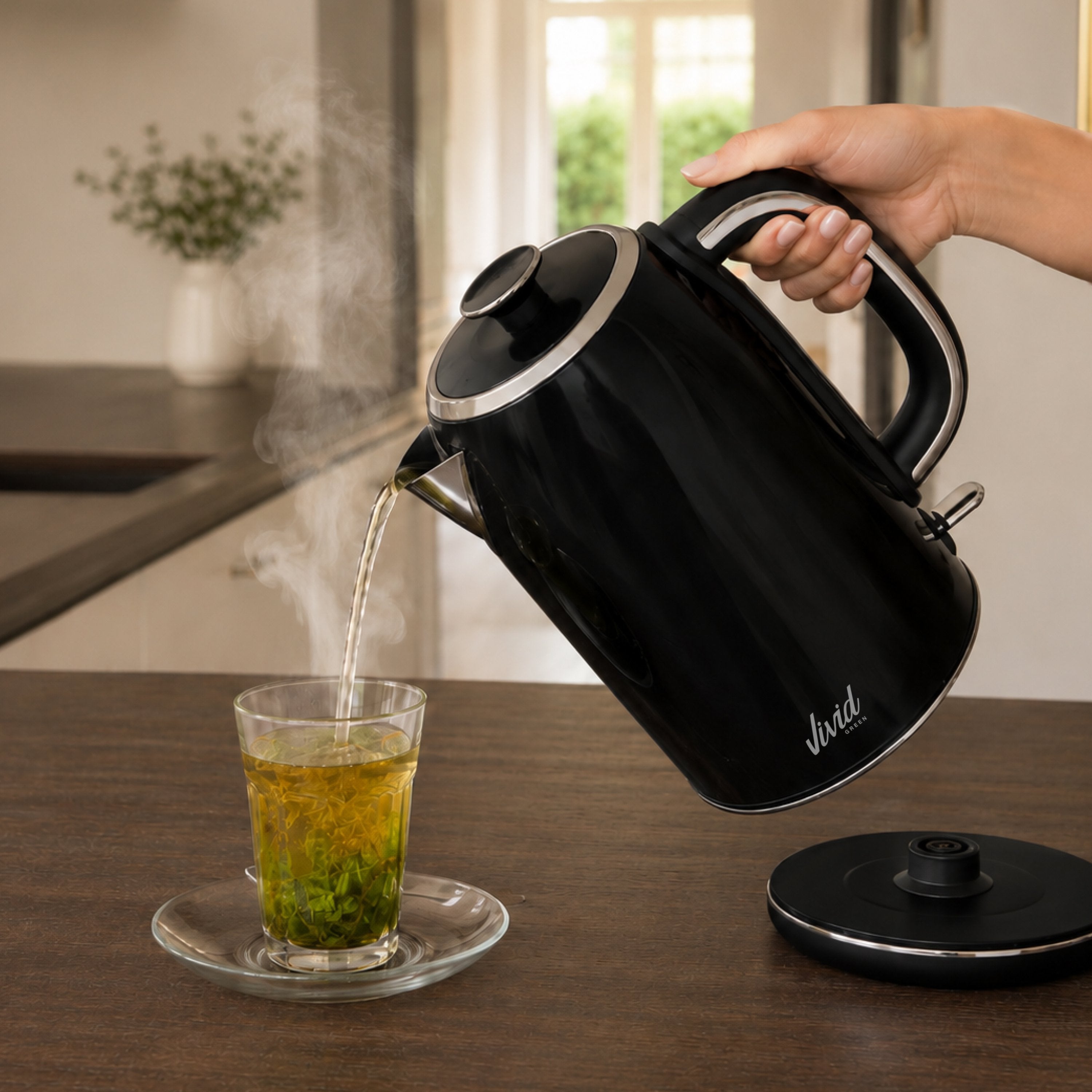 Vivid Green Luxe Waterkoker 1.7L - Retro Design - 2200W - BPA-vrij - 360° - RVS - Zwart